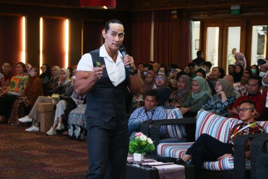 Berkunjung ke PHR, Ade Rai Berbagi Tips Pola Hidup Sehat Bagi Pekerja Blok Rokan 